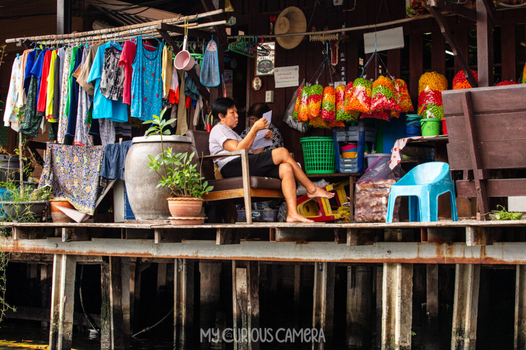 Women relaxing in Bangkok Canal Shop