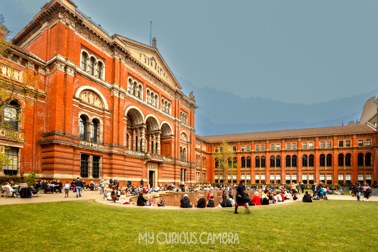 Victoria and Albert Museum Garden and Fountain