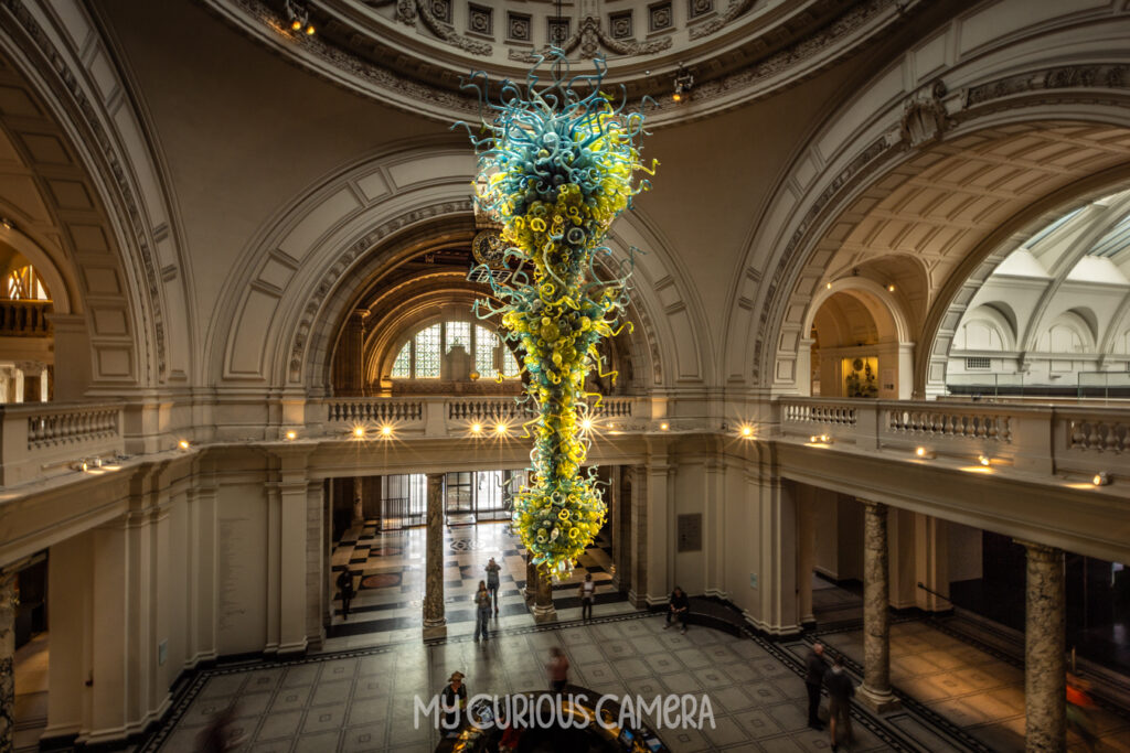 Rotunda Chandelier by Dale Chihuly in the foyer of the V&A Museum